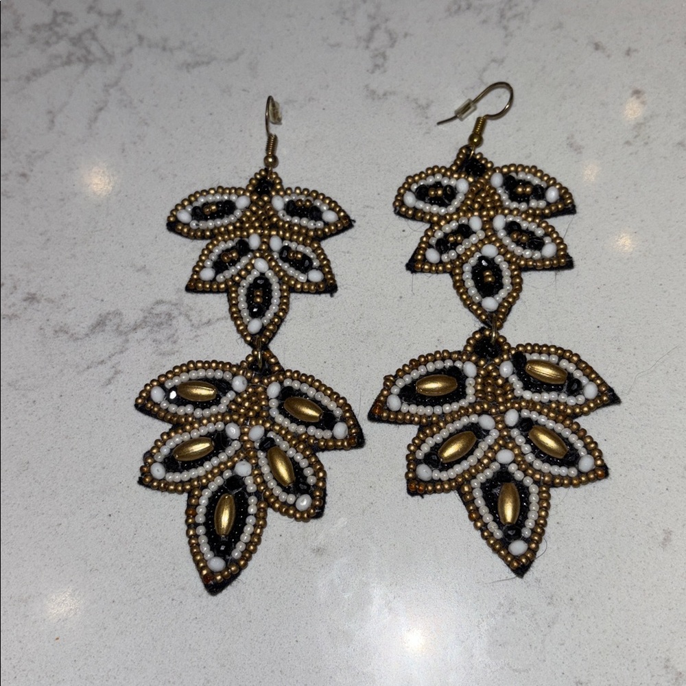 Dangle & Drop Leaf Earrings Black & Gold - Picture 2 of 3